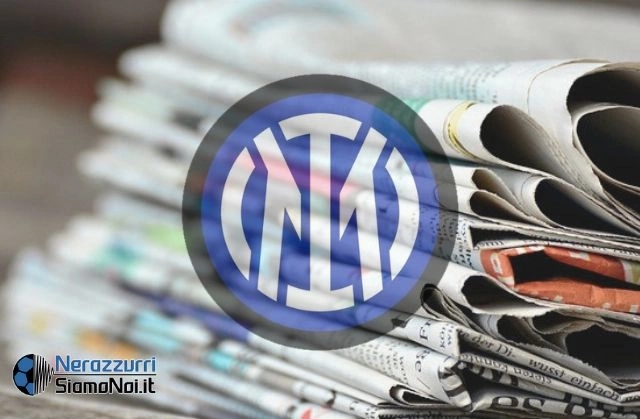 Prime pagine quotidiani sportivi con logo dell'Inter