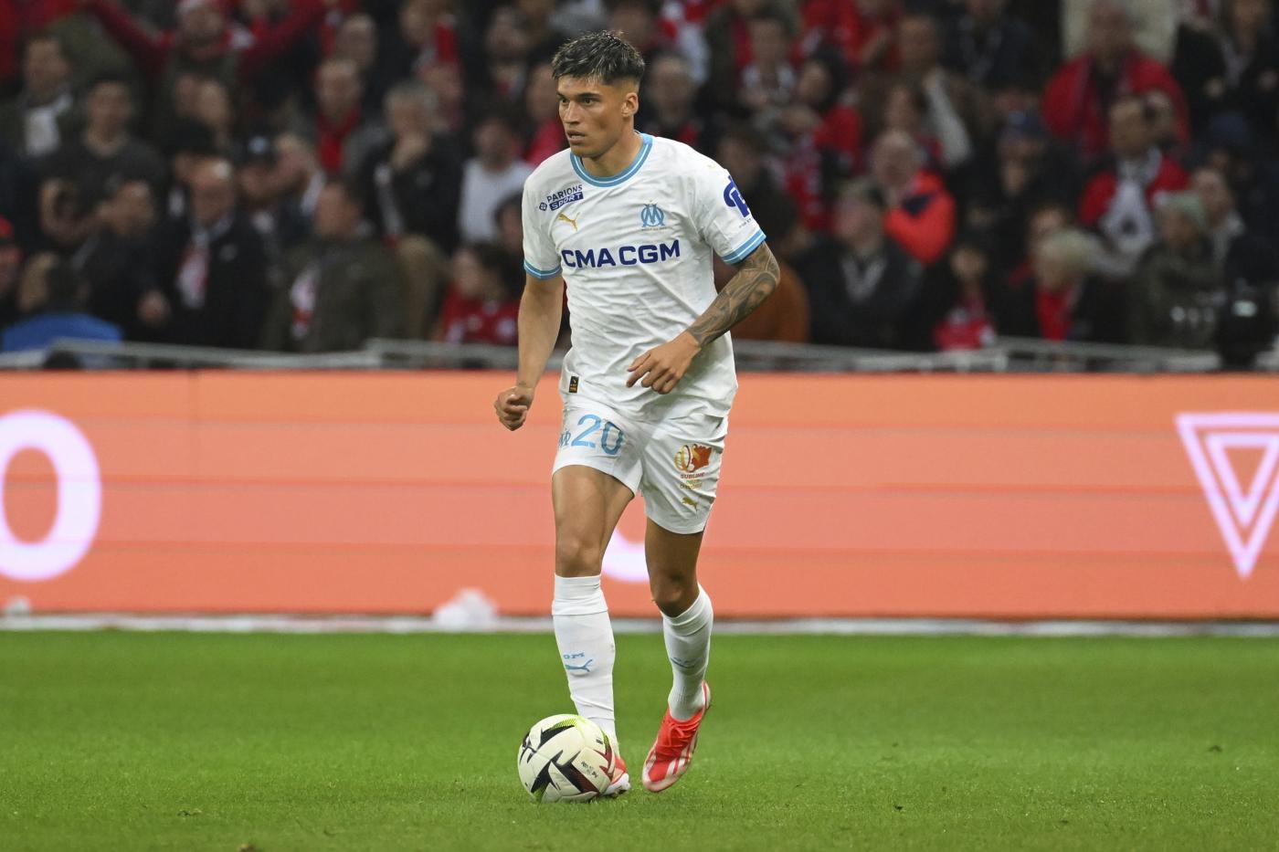 L'esterno dell'Inter Joaquin Correa in campo con la maglia del Marsiglia