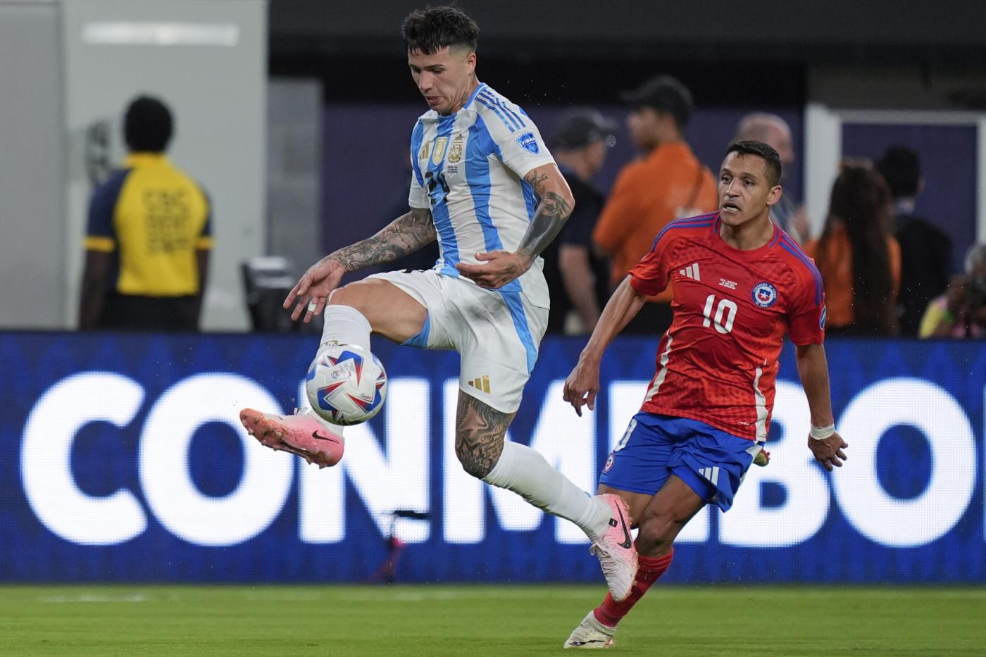 L'attaccante dell'Inter Alexis Sanchez in campo contro l'Argentina in Copa America