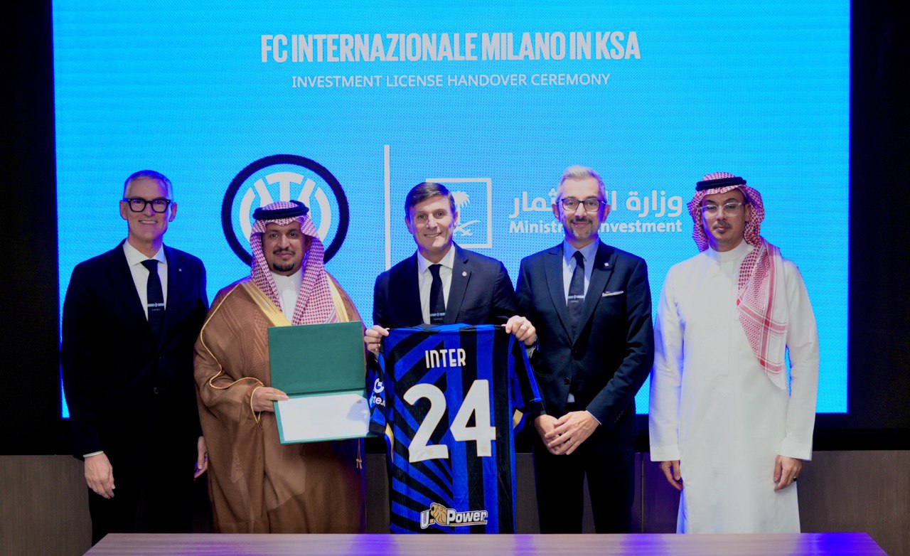 L'amministratore delegato dell'Inter Antonello e il vice presidente Zanetti con la delegazione dell'Arabia Saudita