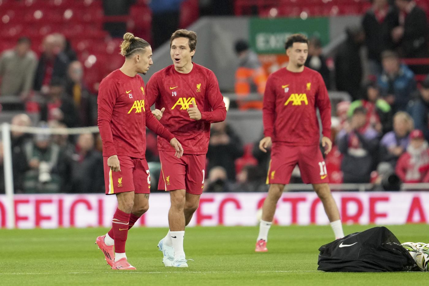 Federico Chiesa in campo con la maglia del Liverpool