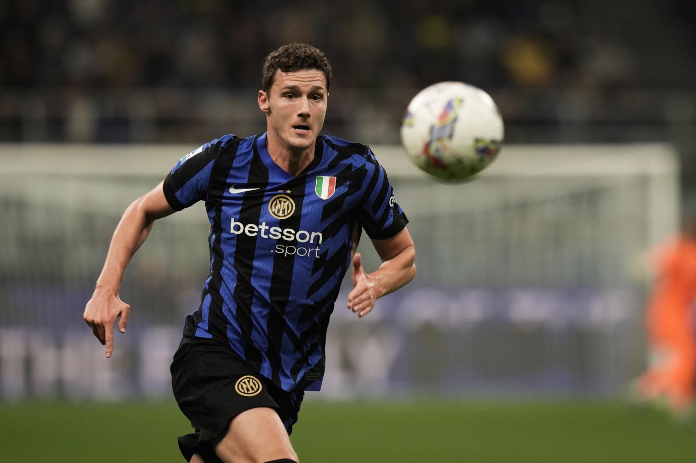 Benjamin Pavard in azione con l'Inter