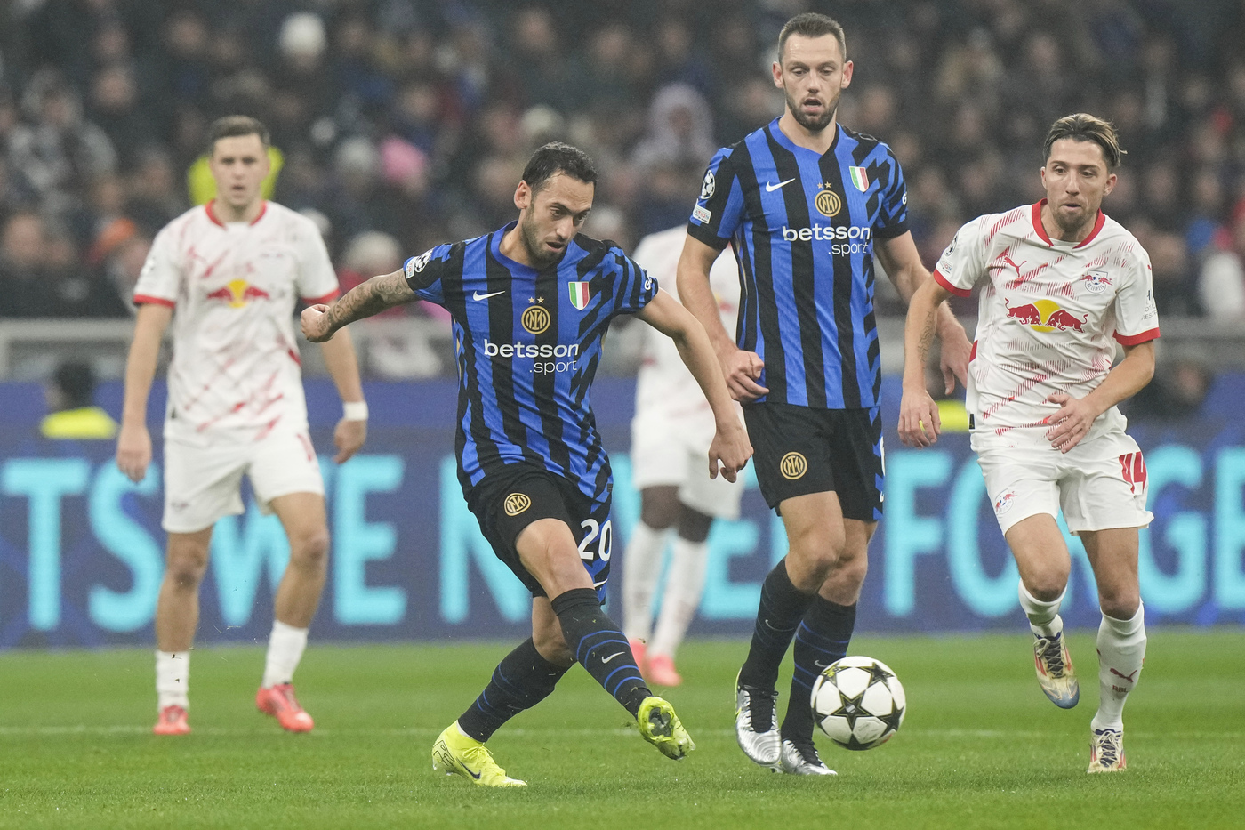 Hakan Calhanoglu Inter Lipsia