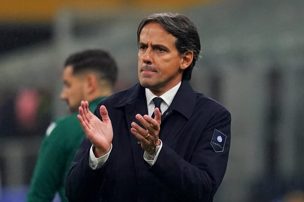 L'allenatore dell'Inter Simone Inzaghi applaude la squadra nella gara col Lipsia in Champions League