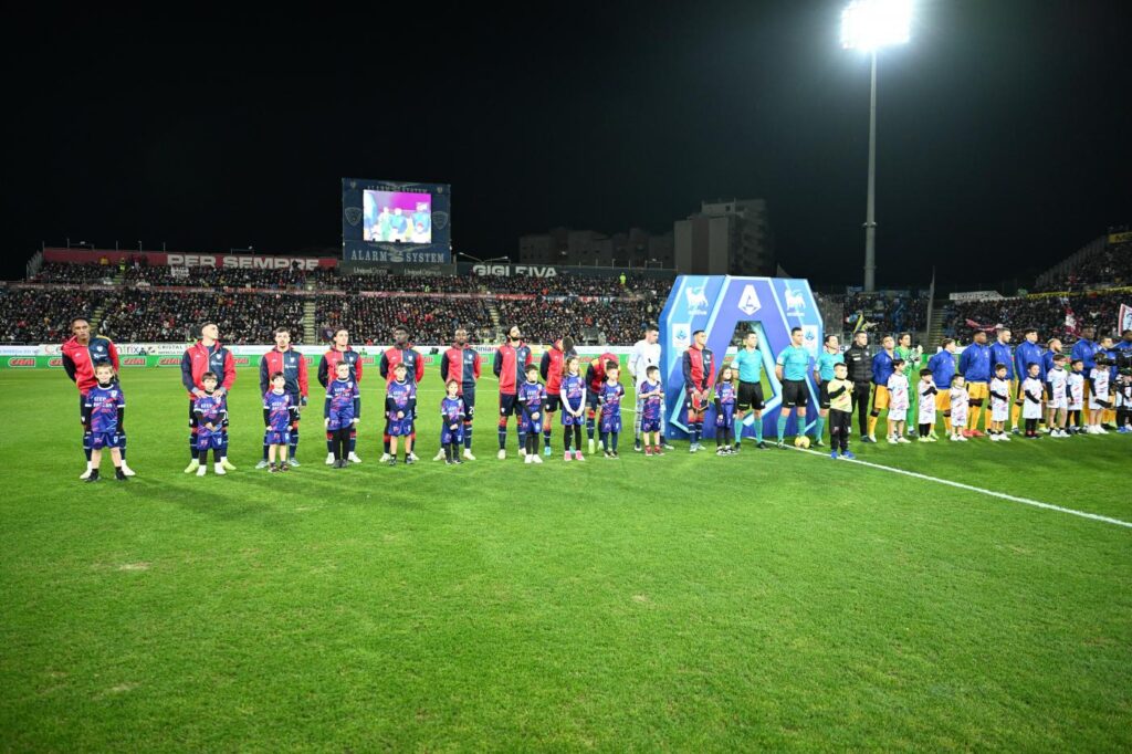 nerazzurrisiamonoi-cagliari-inter-ingresso-campo.