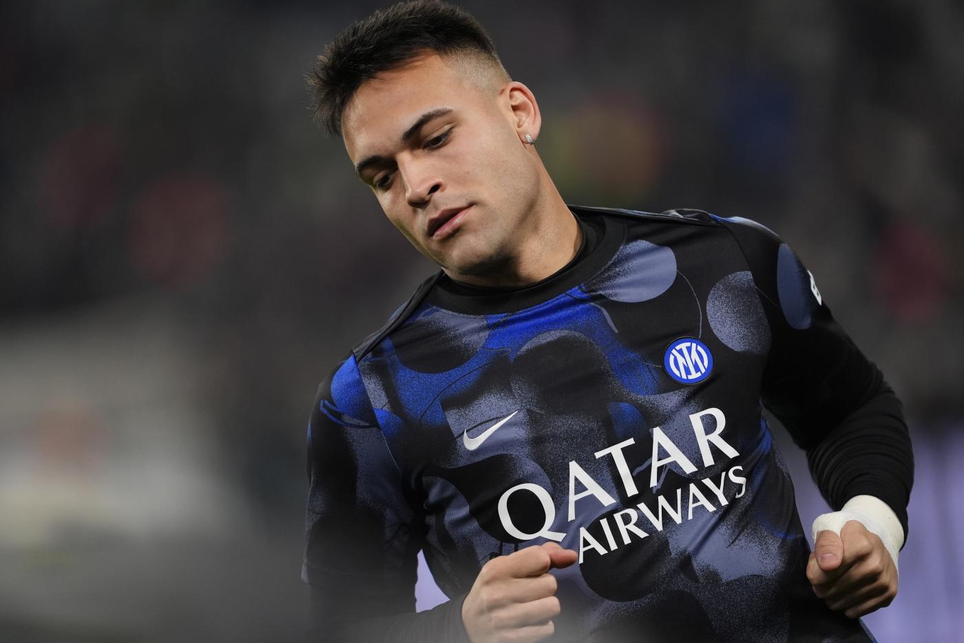 L'attaccante e capitano dell'Inter Lautaro Martinez sul terreno dello Juventus Stadium