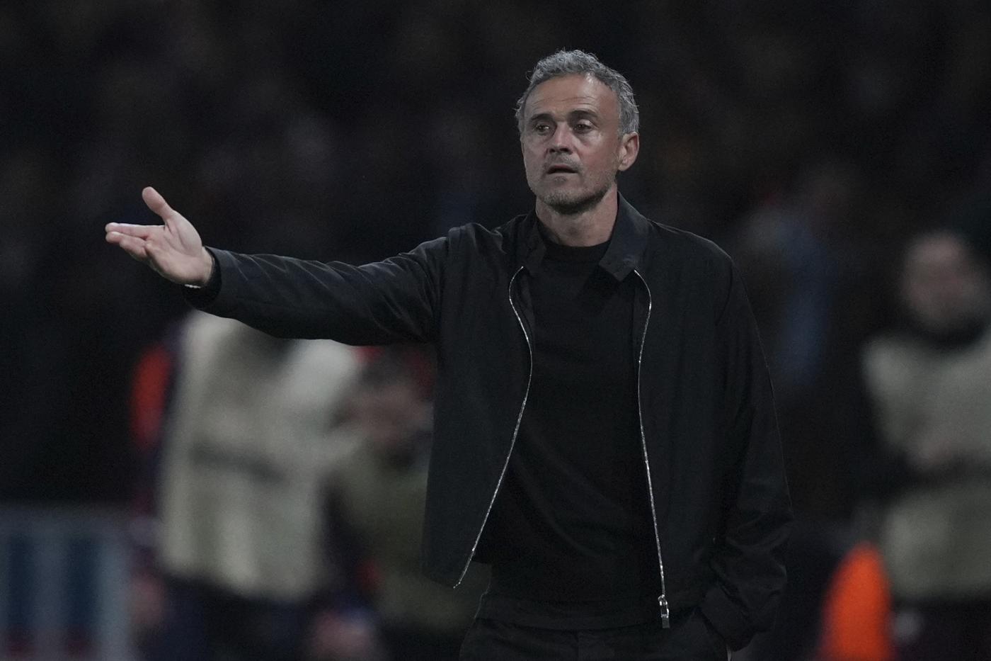 Il tecnico del PSG Luis Enrique durante la sfida di Champions con l'Arsenal al Parco Dei Principi Nerazzurrisiamonoi.it