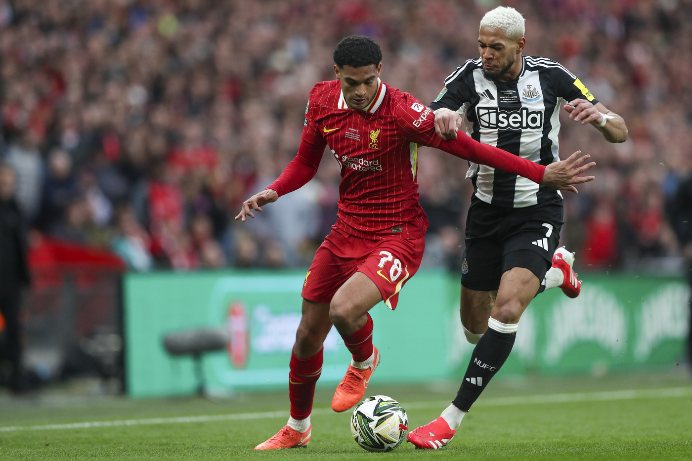 Il difensore del Liverpool Jarell Quansah in campo contro il Newcastle Nerazzurrisiamonoi.it