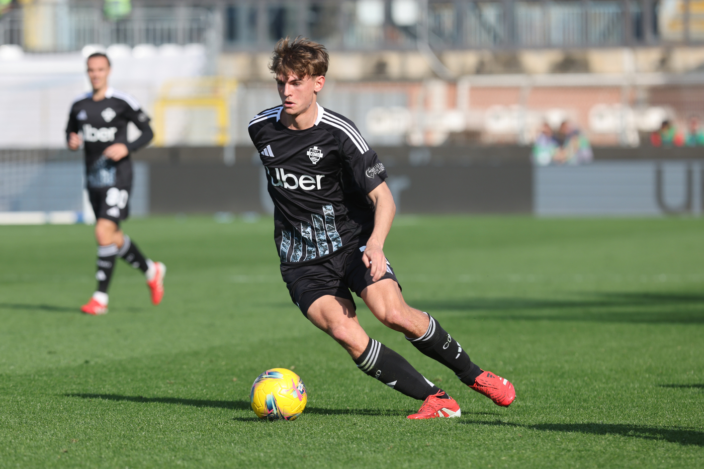 Nico Paz avanza col pallone in Como-Venezia Nerazzurrisiamonoi.it