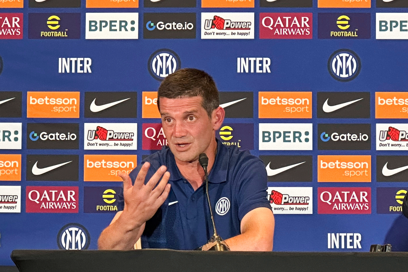 Il tecnico dell'Inter Cristian Chivu in sala stampa Nerazzurrisiamonoi.it