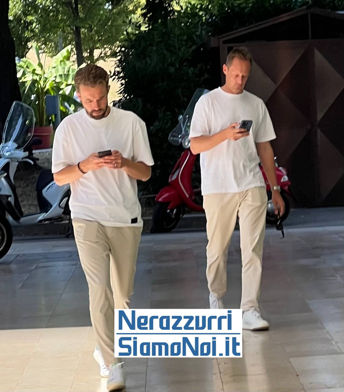 Devy Rigaux e Bob Madou del Club Brugge in sede (10 luglio 2025)
