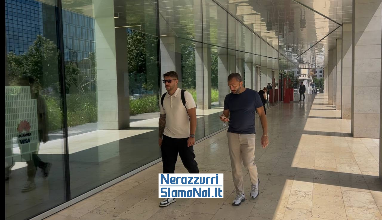 Enzo Raiola arriva alla sede dell'Inter (14 luglio 2025)