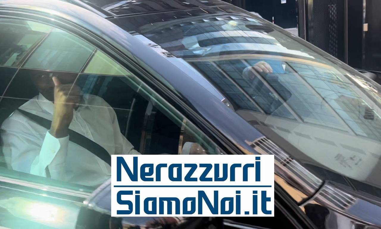 Bonny lascia la sede dell'Inter dopo la firma (2 luglio 2025)
