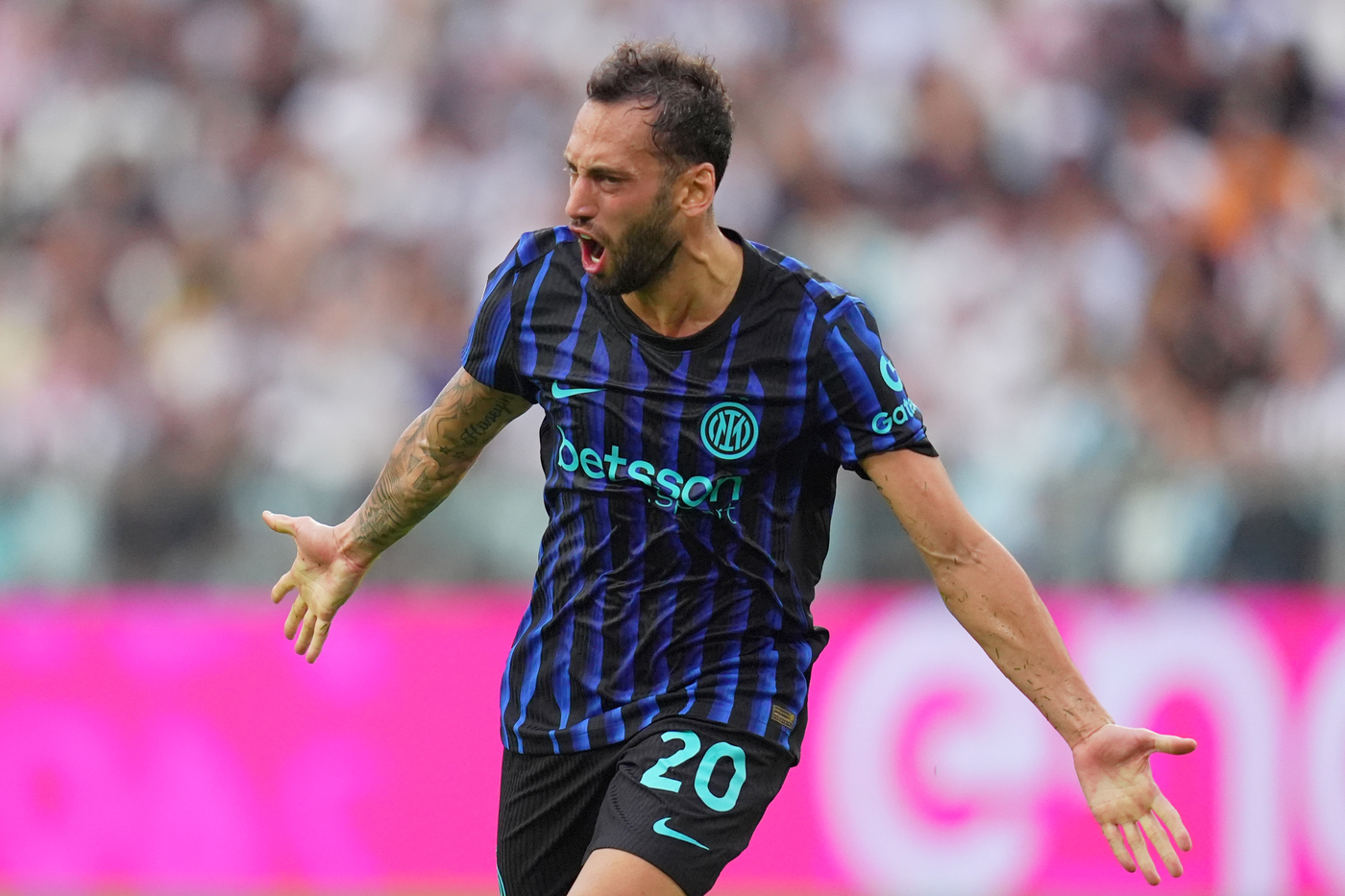 Pari Calhanoglu I Juventus Inter