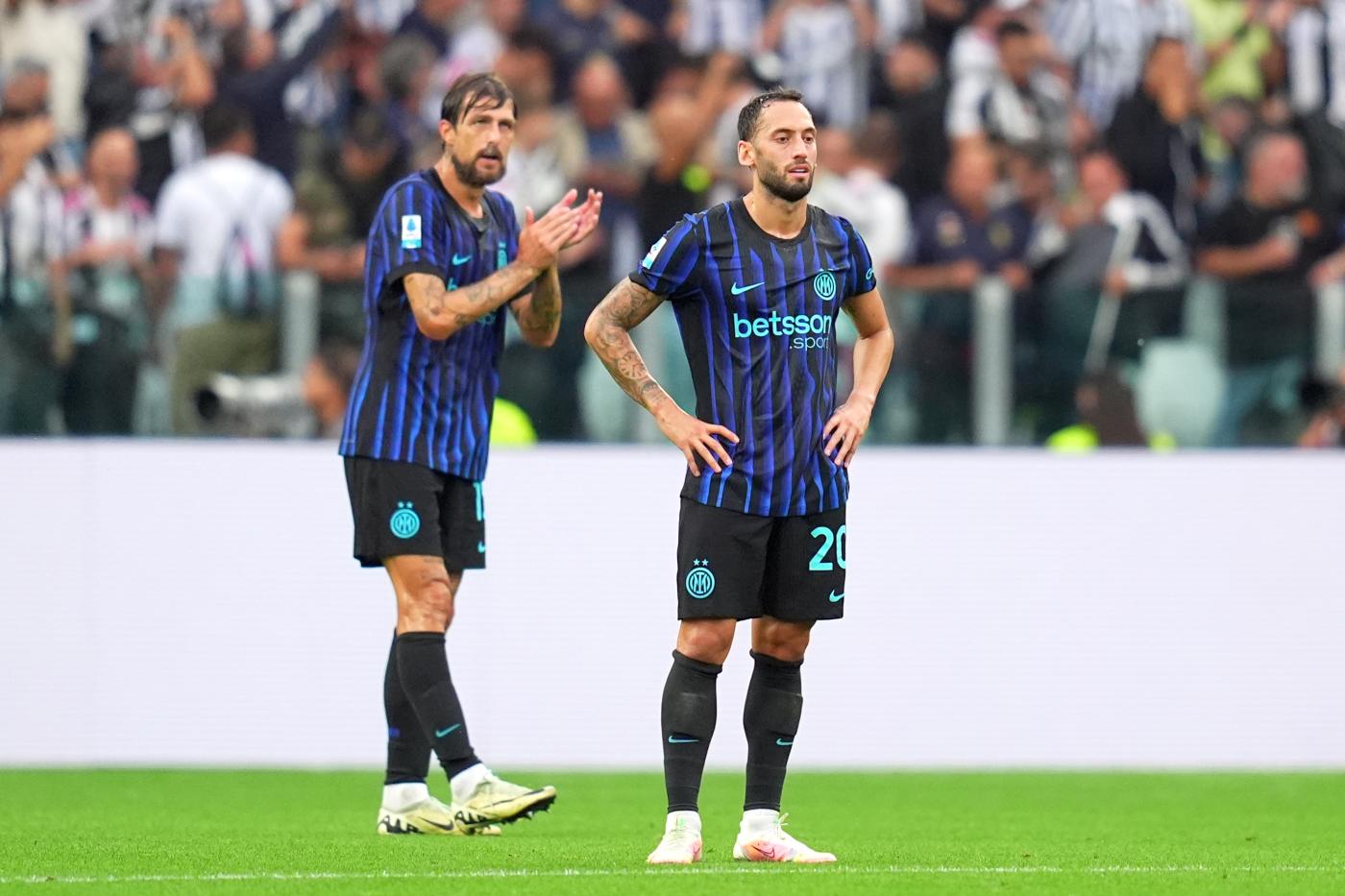Francesco Acerbi e Hakan Calhanoglu Inter
