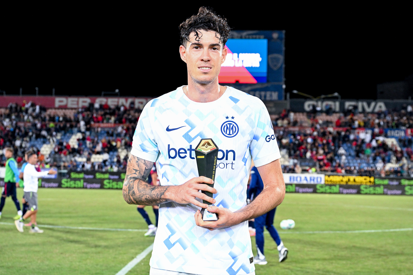 Il difensore dell'Inter Alessandro Bastoni al termine della gara di Cagliari Nerazzurrisiamonoi.it