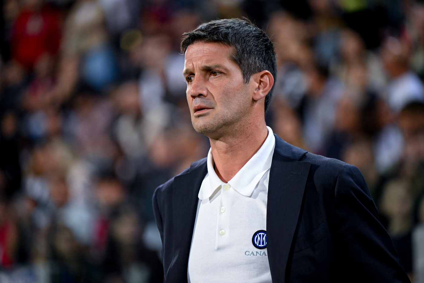 L'allenatore dell'Inter Cristian Chivu durante la trasferta di Cagliari Nerazzurrisiamonoi.it