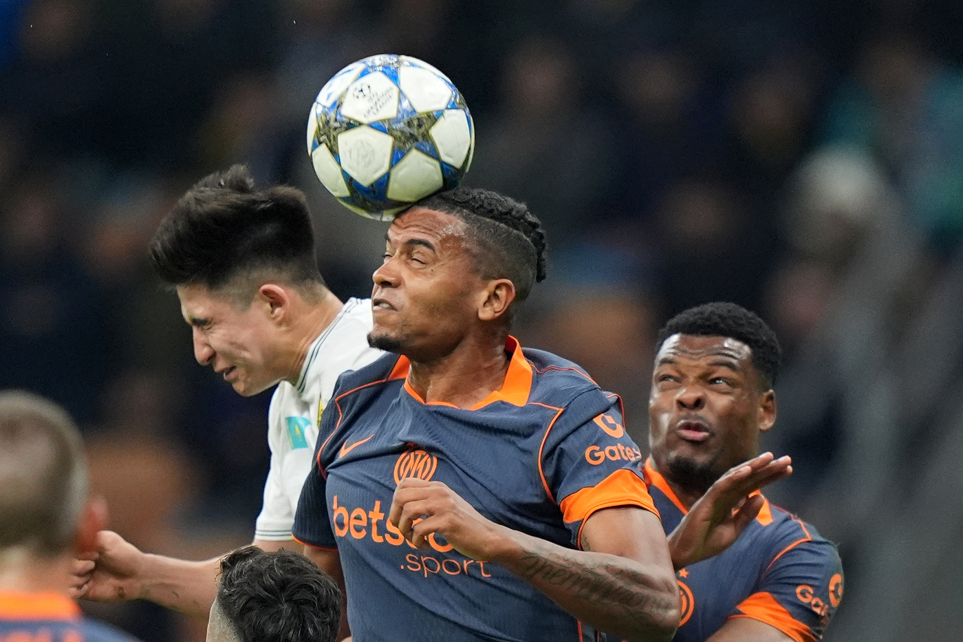 Il difensore dell'Inter Manuel Akanji durante la gara contro il Kairat in Champions League Nerazzurrisiamonoi.it