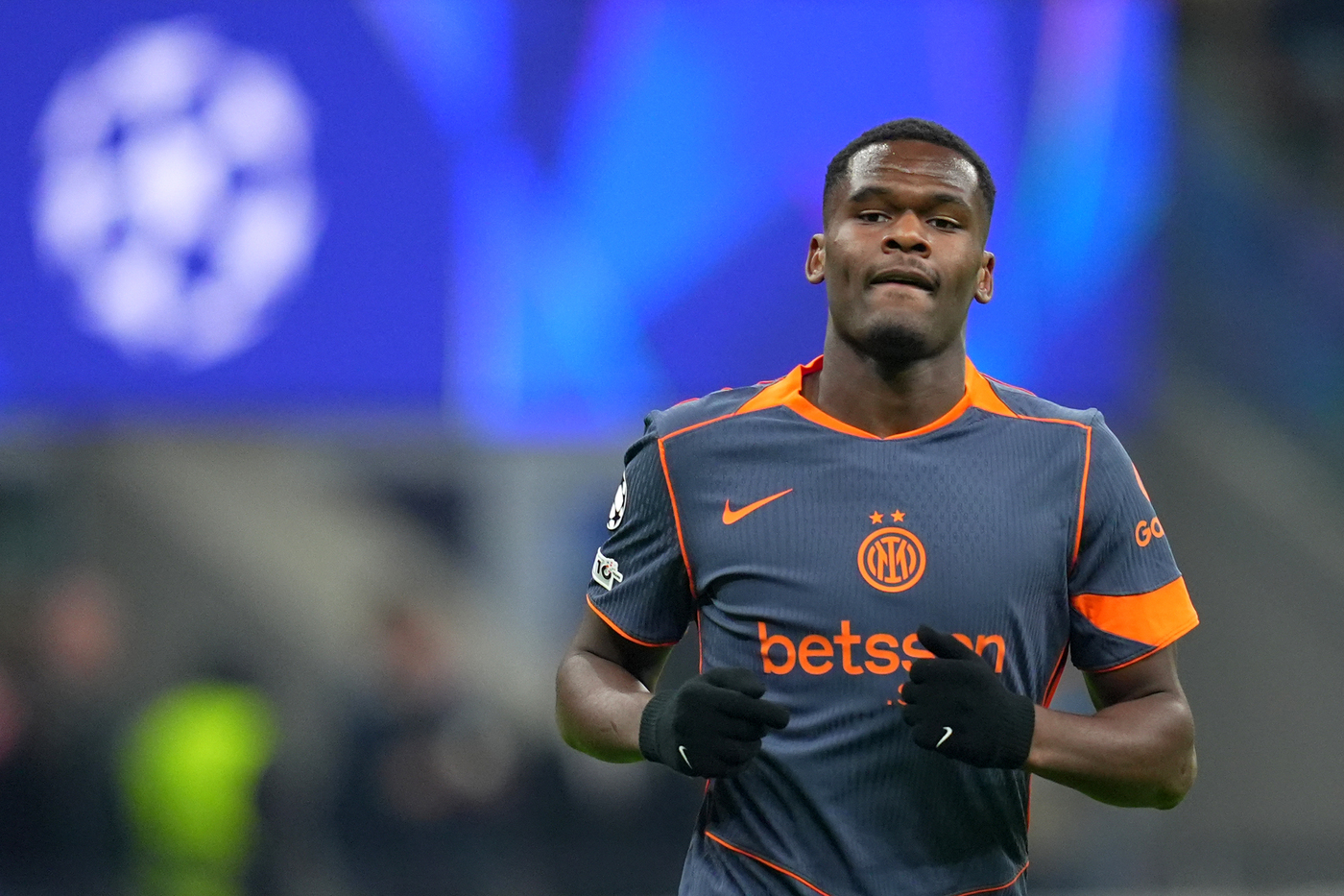 nerazzurrisiamonoi-bonny-intervista-inter-san-siro Ange-Yoan Bonny in campo durante Inter-Kairat in Champions League Nerazzurrisiamonoi.it