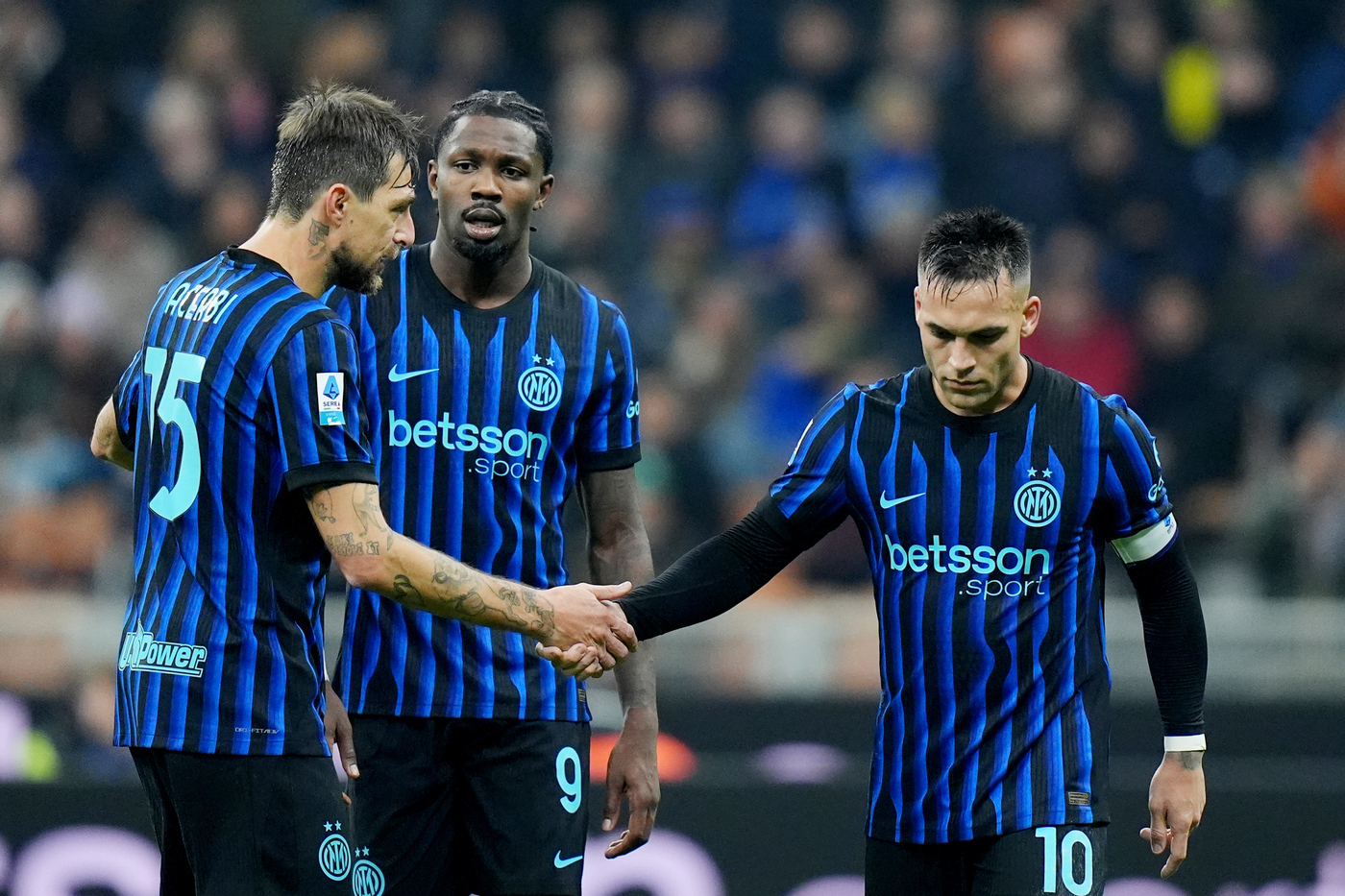 I giocatori dell'Inter in campo contro il Como al Meazza Nerazzurrisiamonoi.it