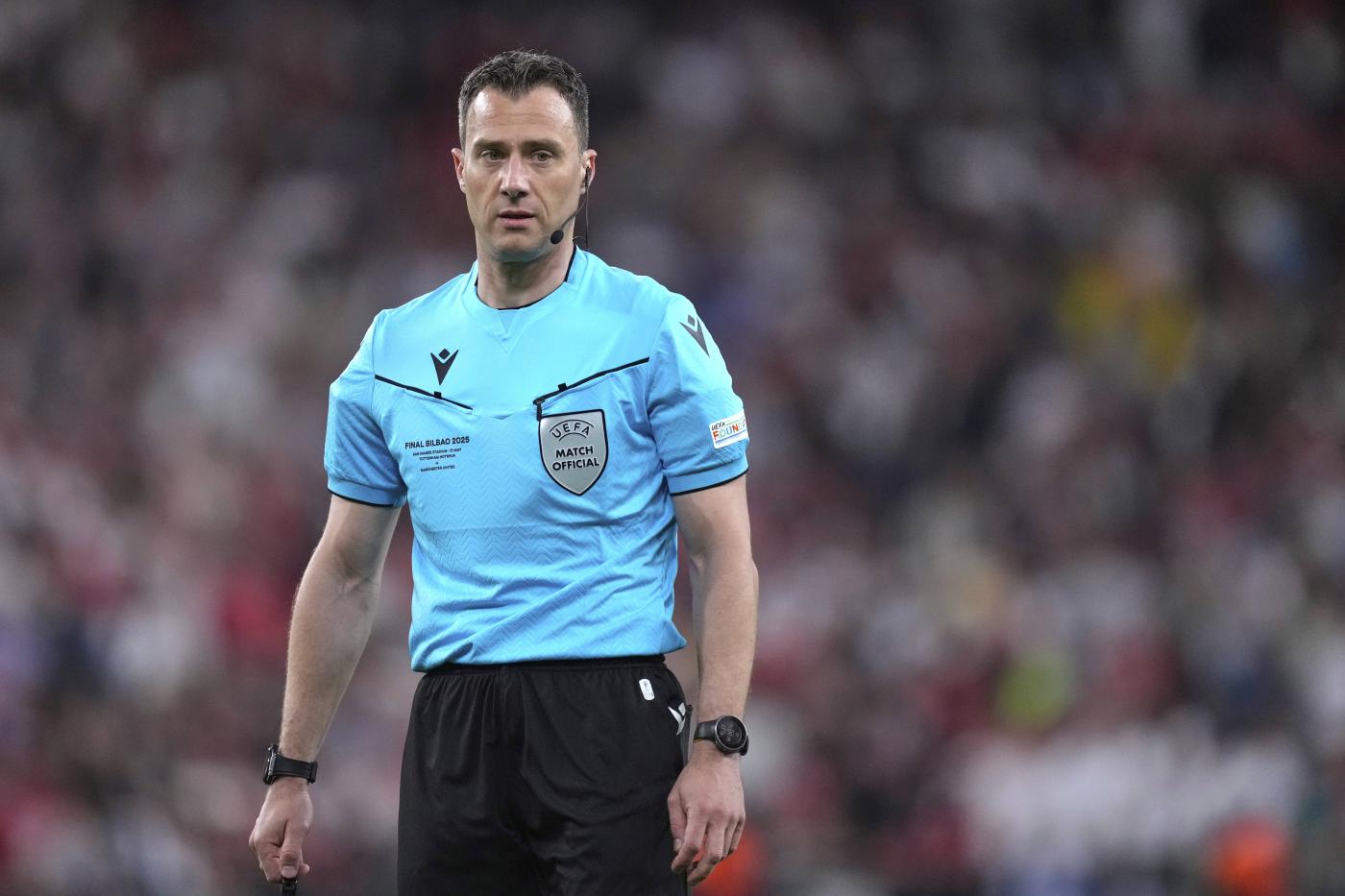 L'arbitro Felix Zwayer dirige la finale di Europa League tra Tottenham e Manchester United Nerazzurrisiamonoi.it