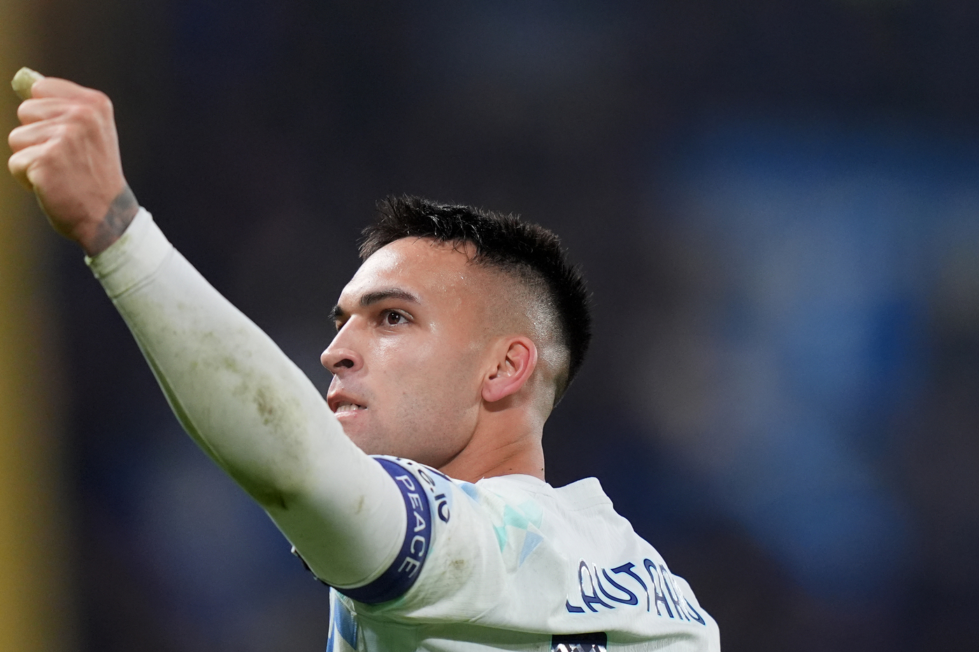 nerazzurrisiamonoi-lautaro-martinez-postpartita-atalanta-inter L'attaccante dell'Inter Lautaro Martinez esulta per il gol segnato all'Atalanta Nerazzurrisiamonoi.it