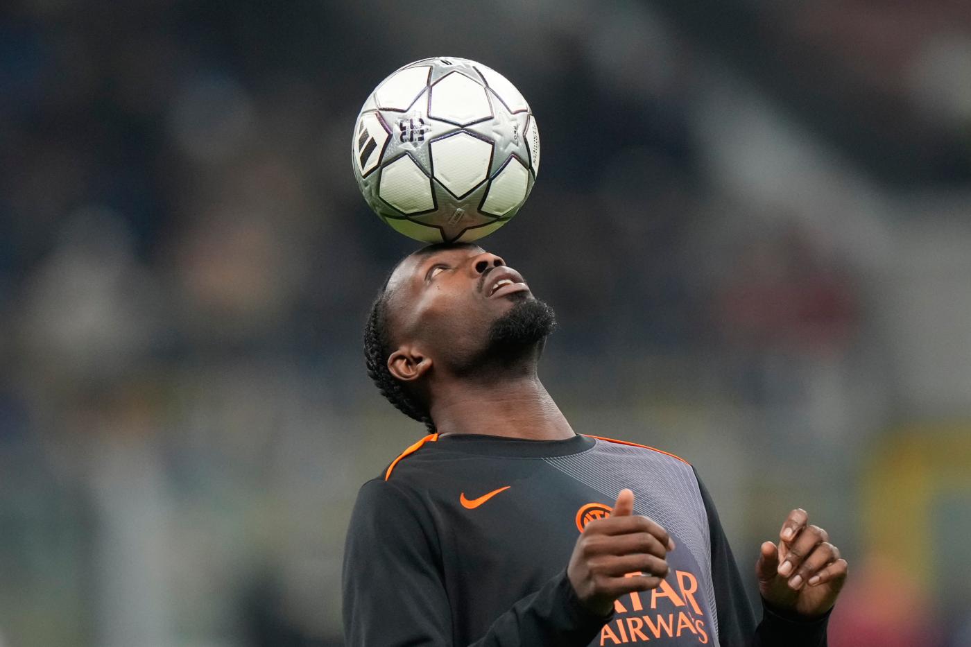 L'attaccante dell'Inter Marcus Thuram nel riscaldamento pre Inter-Arsenal Nerazzurrisiamonoi.it