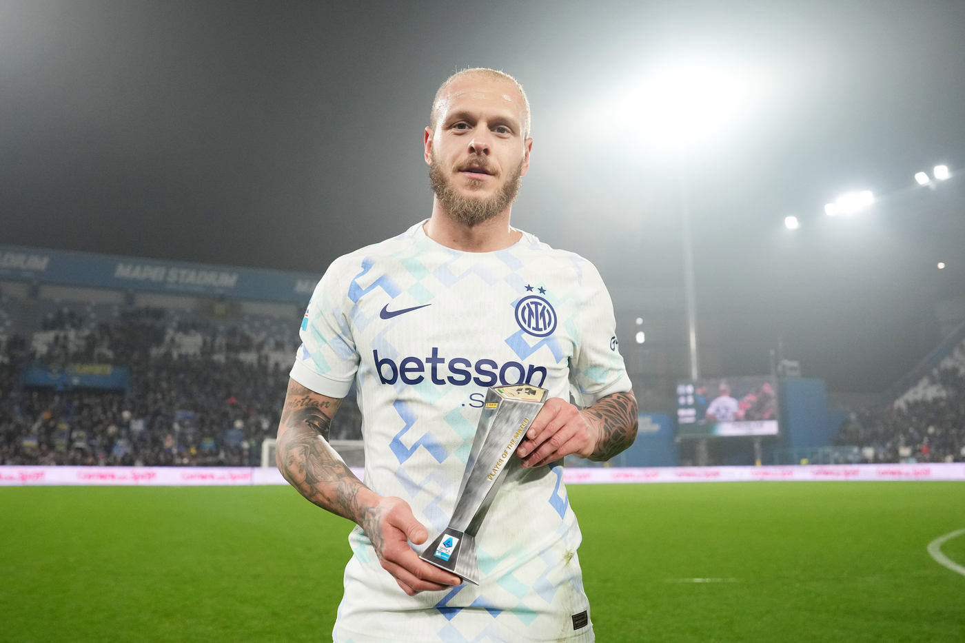 Dimarco col premio di MVP di Sassuolo-Inter Nerazzurrisiamonoi.it