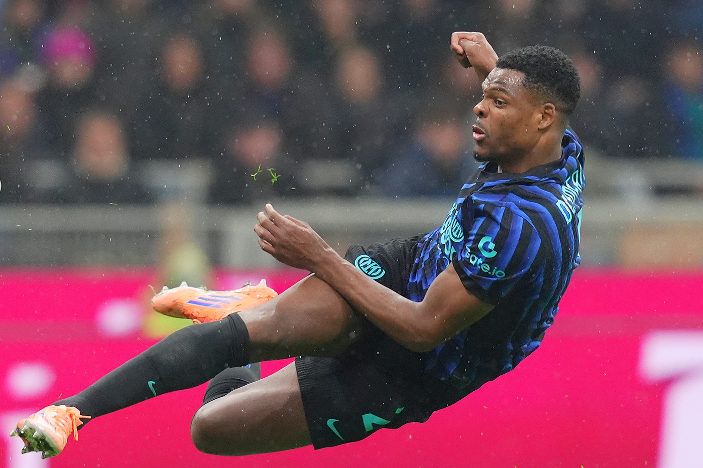 nerazzurrisiamonoi-qui-appiano-dumfries-in-gruppo-quando-torna-l-olandese