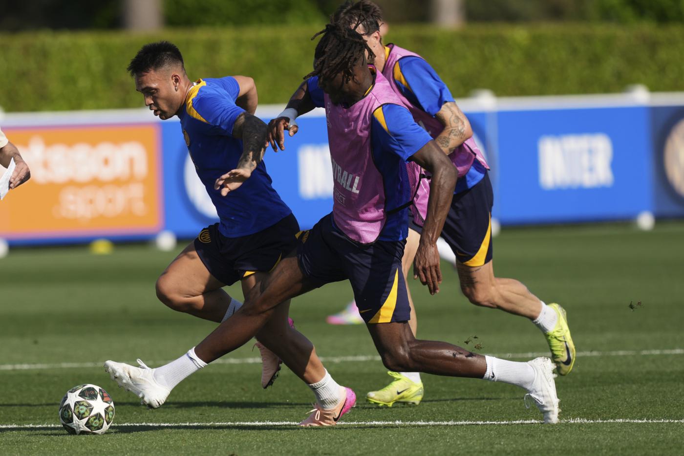 nerazzurrisiamonoi-qui-appiano-bisseck-e-lautaro-indispobinili-col-como