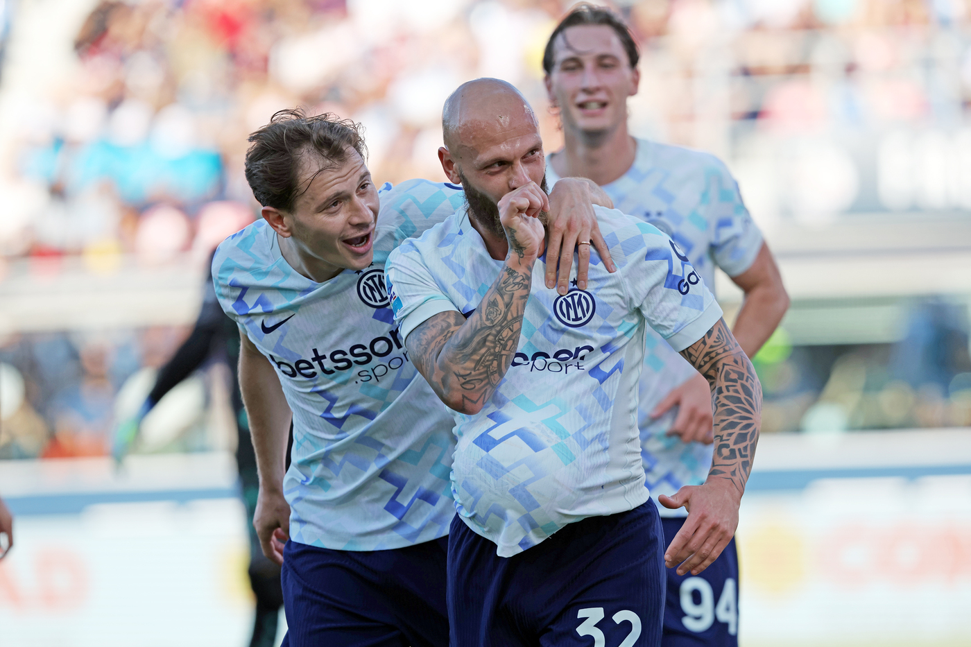 Bologna Inter Pagelle Quotidiani I giocatori dell'Inter festeggiano il gol di Dimarco al Bologna Nerazzurrisiamonoi.it