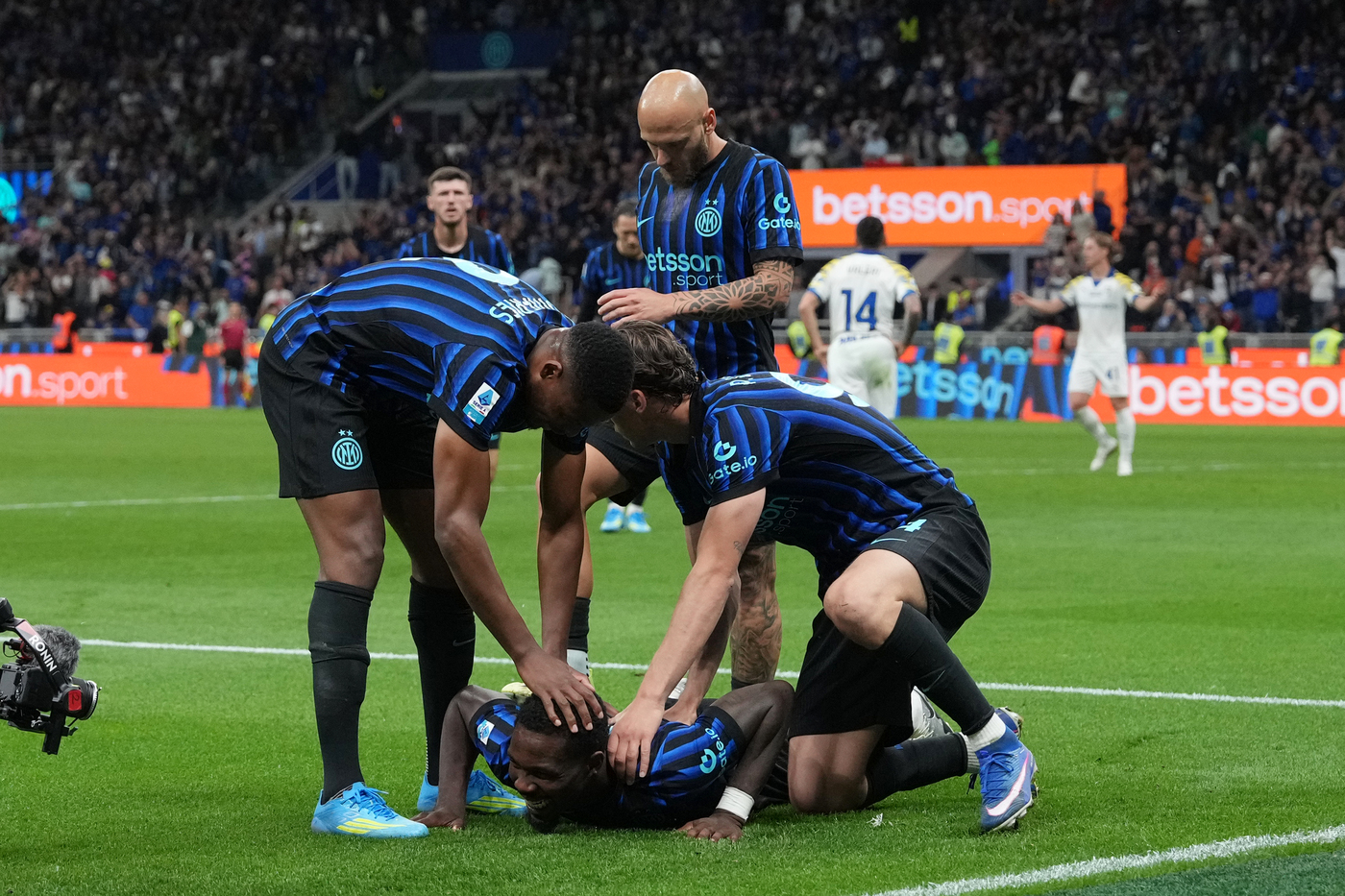 I giocatori dell'Inter festeggiano un gol segnato al Parma in Serie A Nerazzurrisiamonoi.it