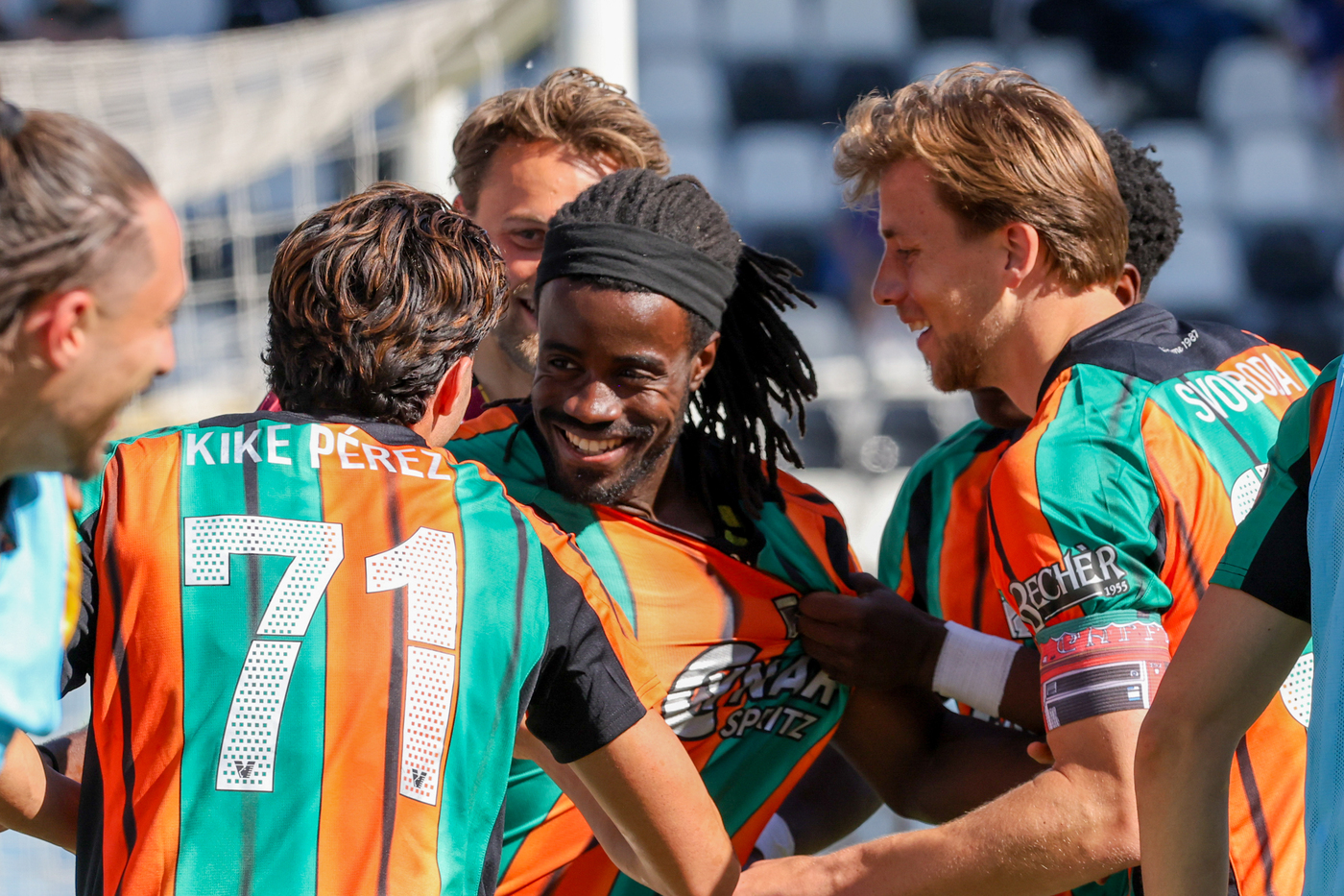 I giocatori del Venezia esultano dopo il gol che vale la promozione in Serie A segnato allo Spezia Nerazzurrisiamonoi.it